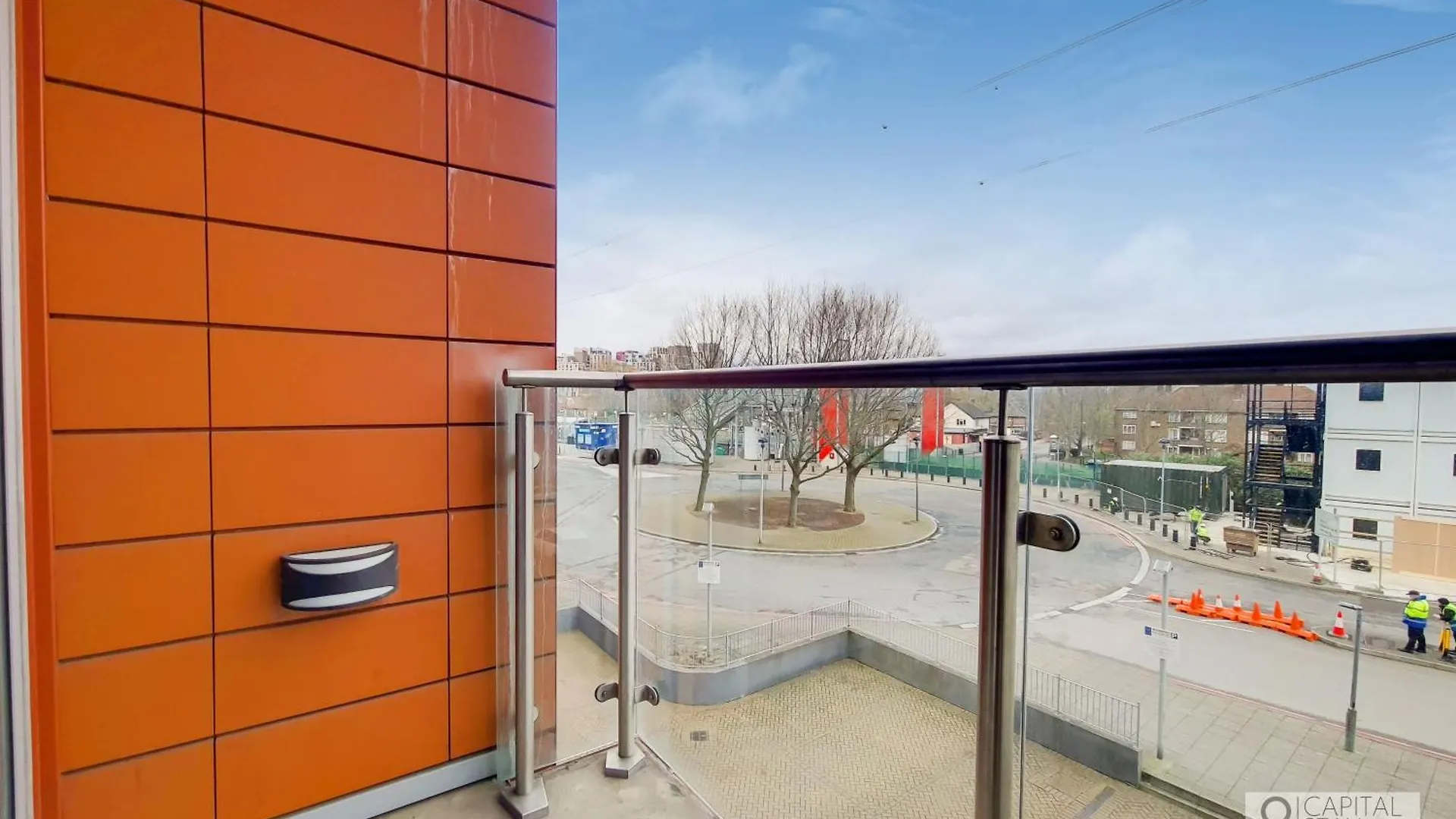 Fully Serviced Two Bed Apartment By Excel & O2 London